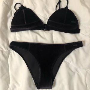 Black velvet triangl